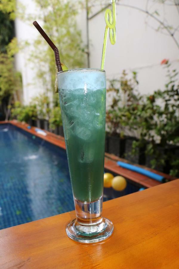 Manor House Hostel Phnom Penh Exterior photo